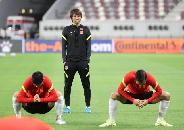 九游APP-“腰病”无药医！李铁排兵惹争议 国足此刻思念成疾